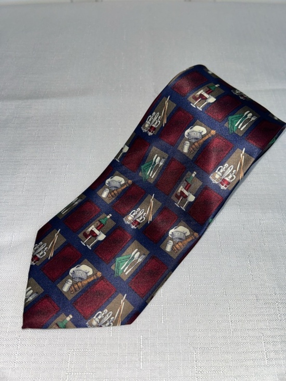 Mens Navy & Burgundy Patterned Dinner-Themed Silk Tie